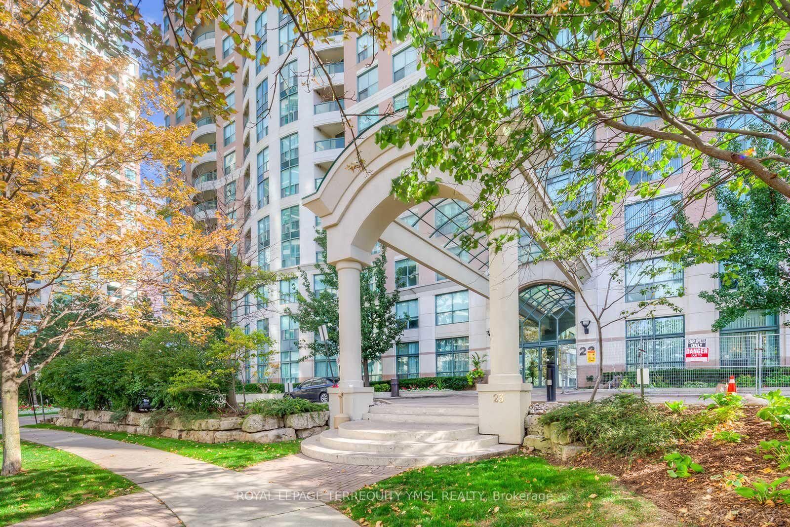 Property Photo:  23 Lorraine Drive 1809  ON M2N 6Z6 