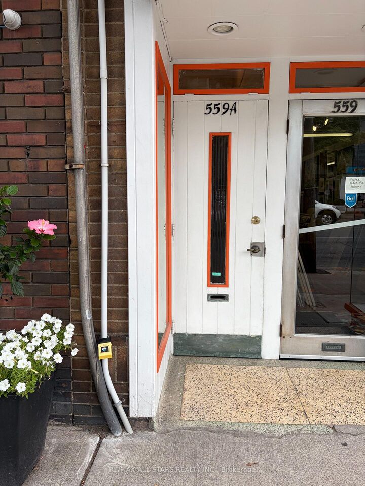 Property Photo:  559A Mount Pleasant Road  ON M4S 2M5 