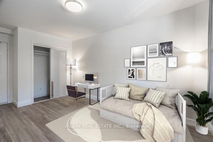 Property Photo: 608 Church Street B5 ON M4Y 2E7