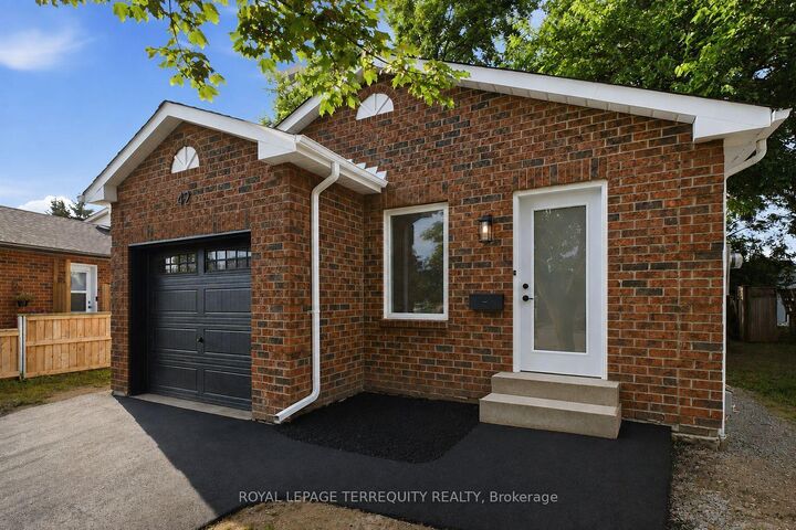 Property Photo:  42 Plumridge Court  ON L1S 3Z8 