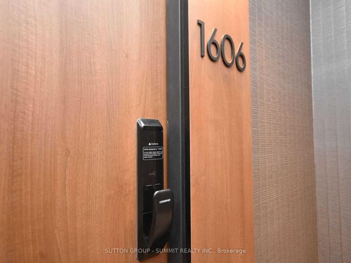Property Photo: 21 Park Street E 1606 ON L5G 1L7