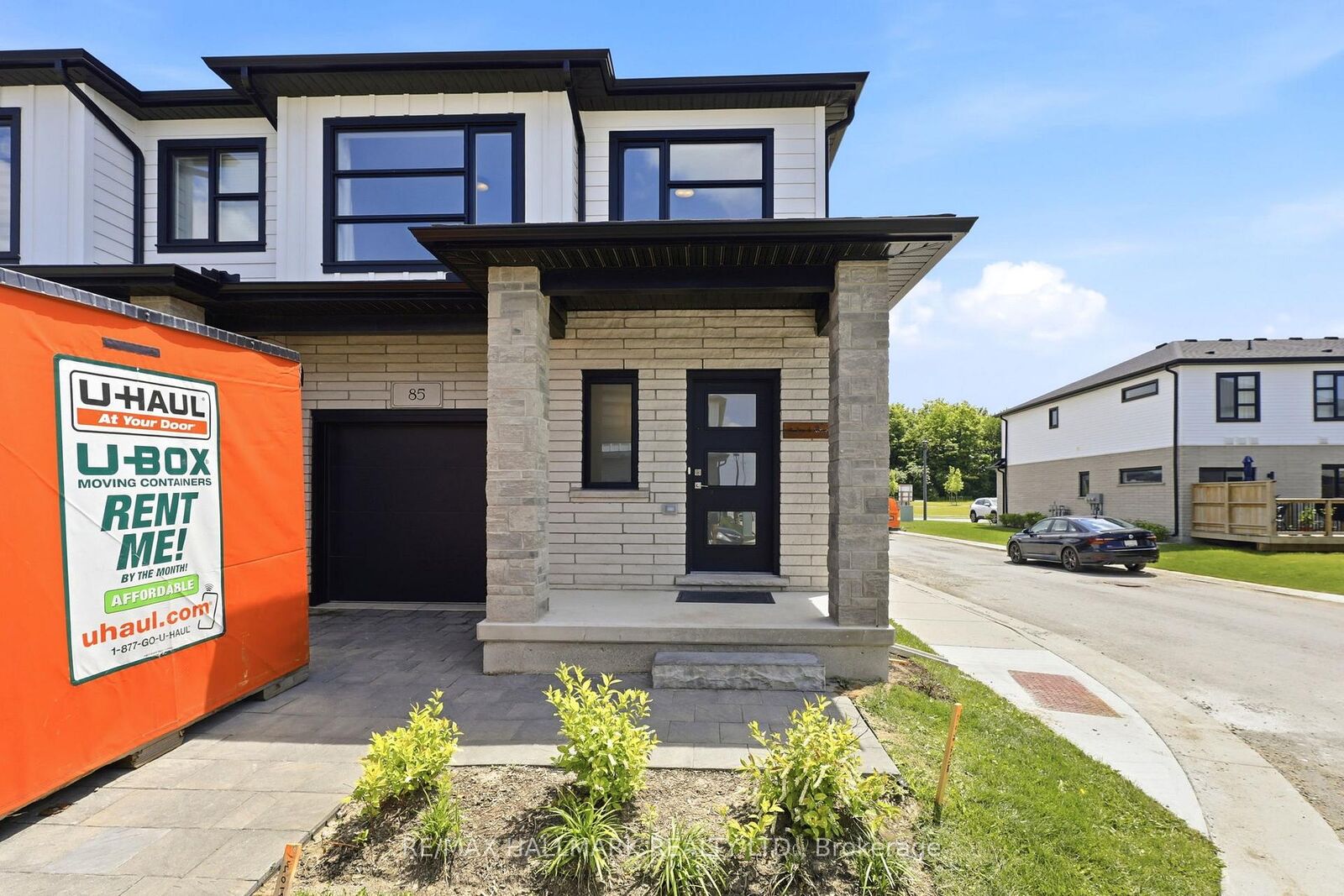 Property Photo:  2700 Buroak Drive 85  ON N6G 0X4 