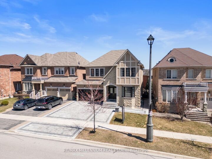 Property Photo: 433 Mavrinac Boulevard ON L4G 0J8