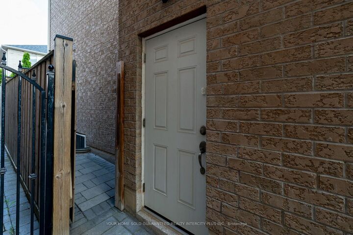 Property Photo:  7 Storica Drive Bsmt  ON L4H 0R8 