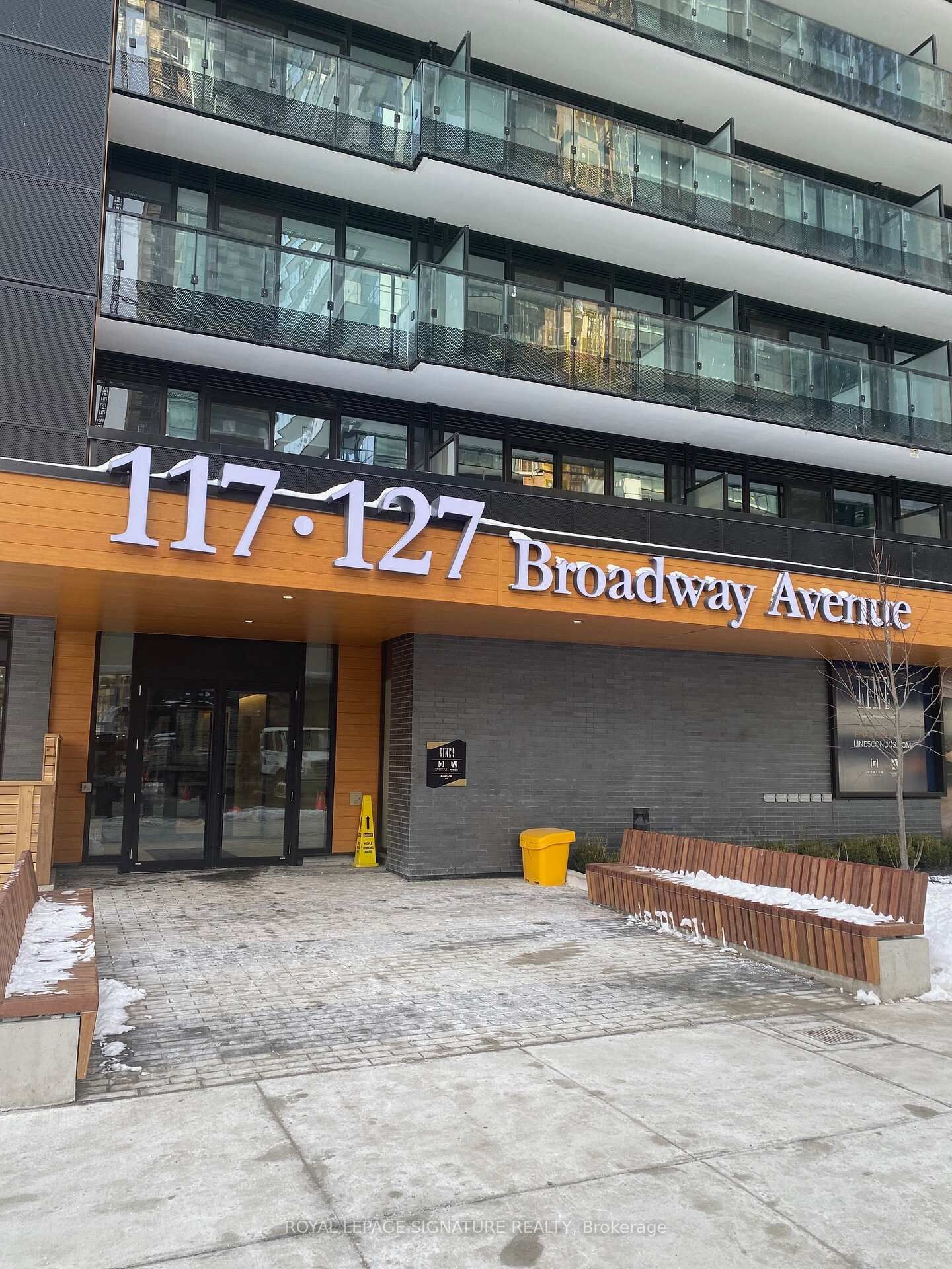 Property Photo: 117 Broadway Avenue 1407 ON M4P 1V3