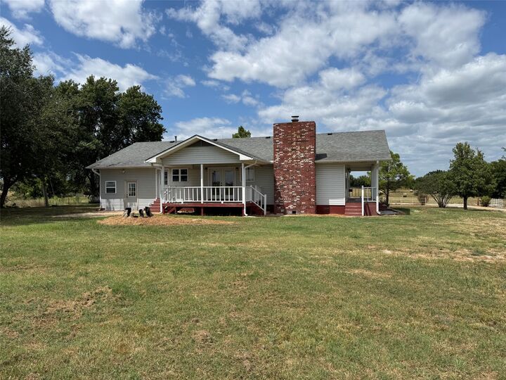 Property Photo: 438505 E 370 Road OK 74330