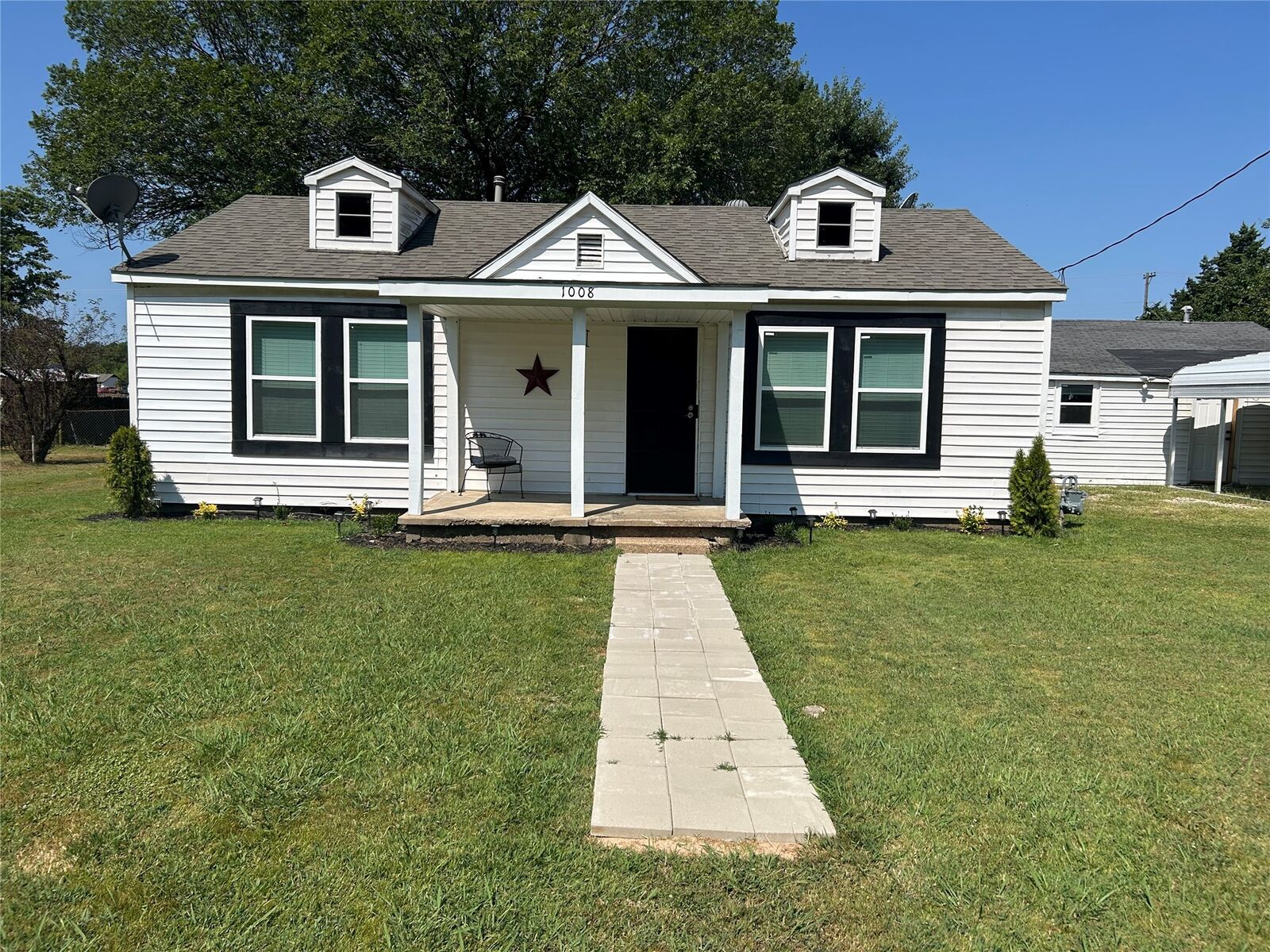 Property Photo: 1008 1st Avenue OK 74469
