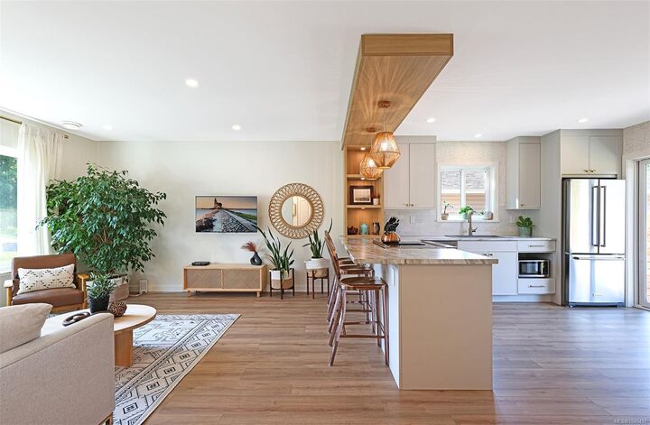 Property Photo: 684 Beaver Lodge Rd BC V9H 1R2