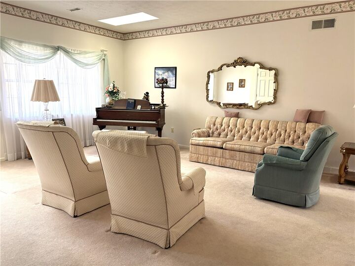 Property Photo: 2750 Iowa Dr 25 PA 15068