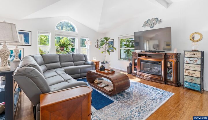 Property Photo:  607 Glenbrook Cir  OR 97439 