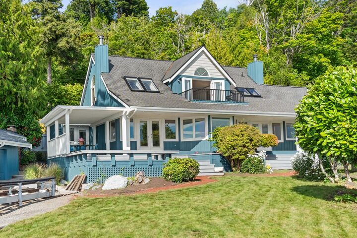 Property Photo: 882 Tsawwassen Beach Road BC V4M 2J3