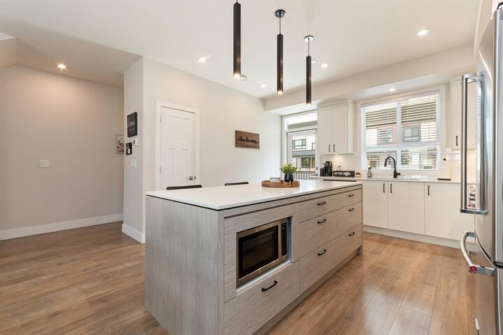 Property Photo:  45500 Campus Drive 30  BC V2R 6E9 
