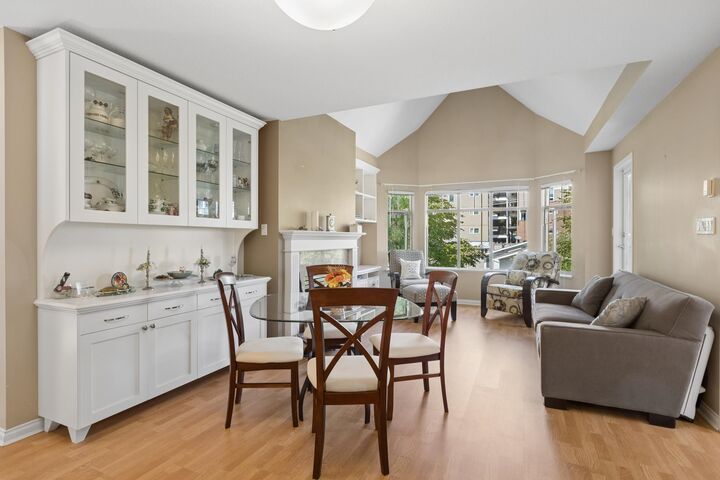 Property Photo: 2059 Chesterfield Avenue 505 BC V7M 2P4