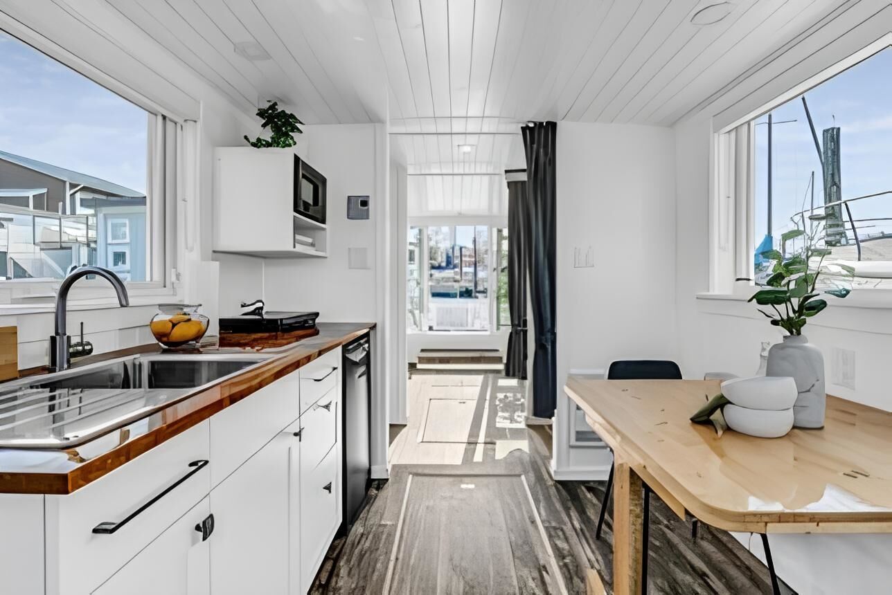 Property Photo: 415 W Esplanade A07 BC V7L 0B5