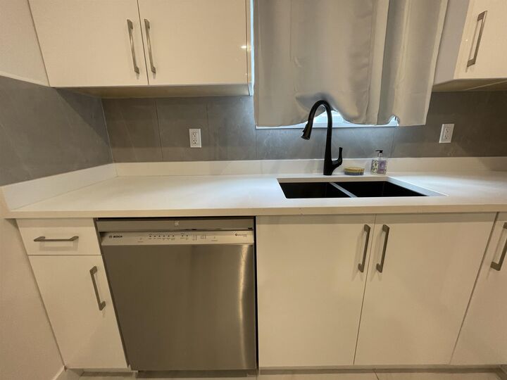 Property Photo:  276 W 48th Avenue Laneway  BC V5Y 2Y8 