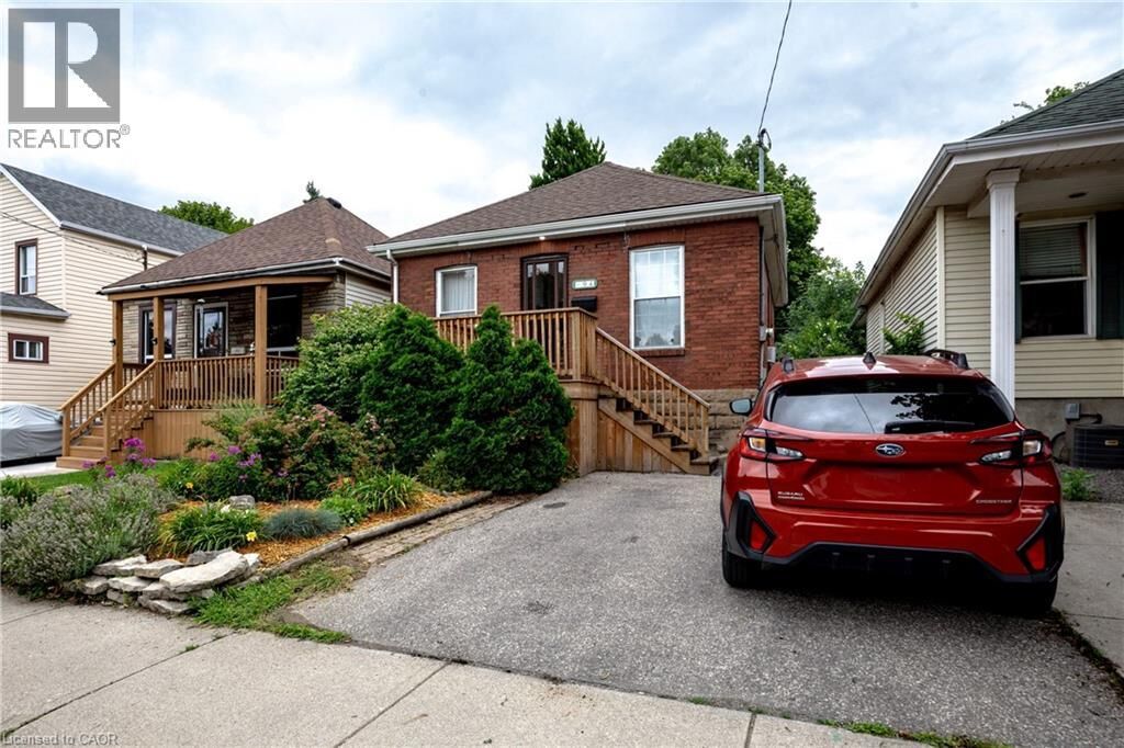 Property Photo:  94 Edgemont Street North  ON L8H 4C8 