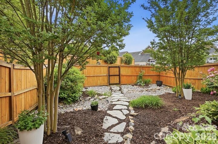 Property Photo: 19512 Topgallant Drive NC 28031