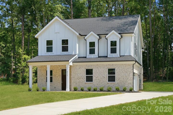 Property Photo: 612 Camelot Drive NC 28144