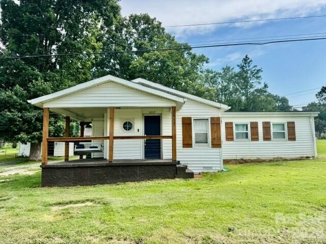 Property Photo: 3839 1st Avenue NW NC 28601