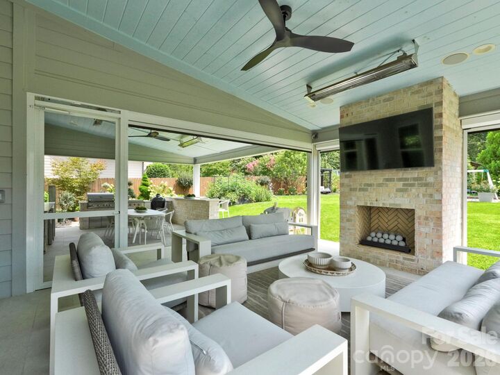 Property Photo:  2028 Eaton Road  NC 28205 