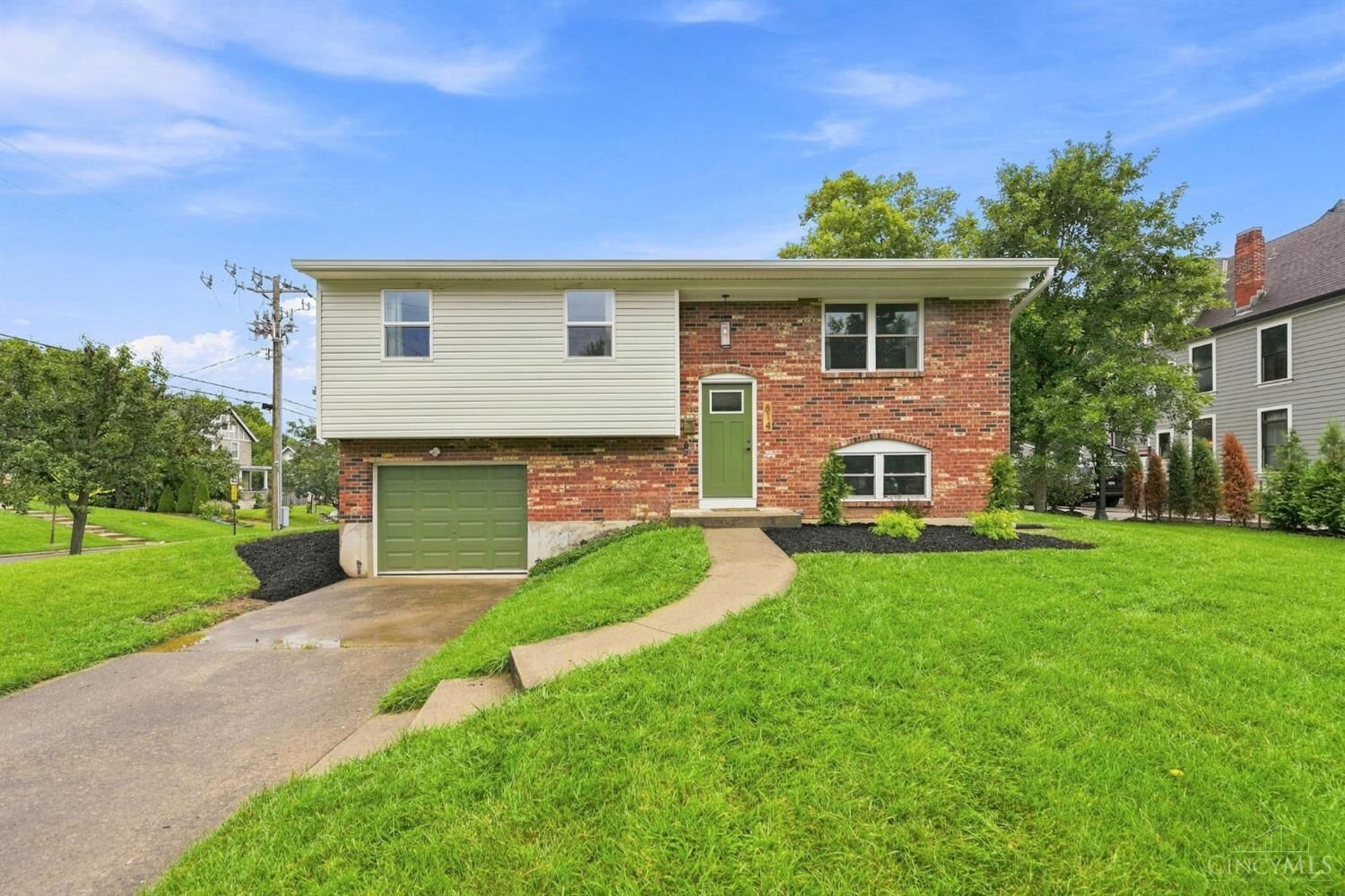 Property Photo:  814 Burns Avenue  OH 45215 