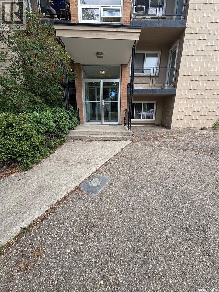 Property Photo:  1 2620 5th Avenue N  SK S4R 5E5 