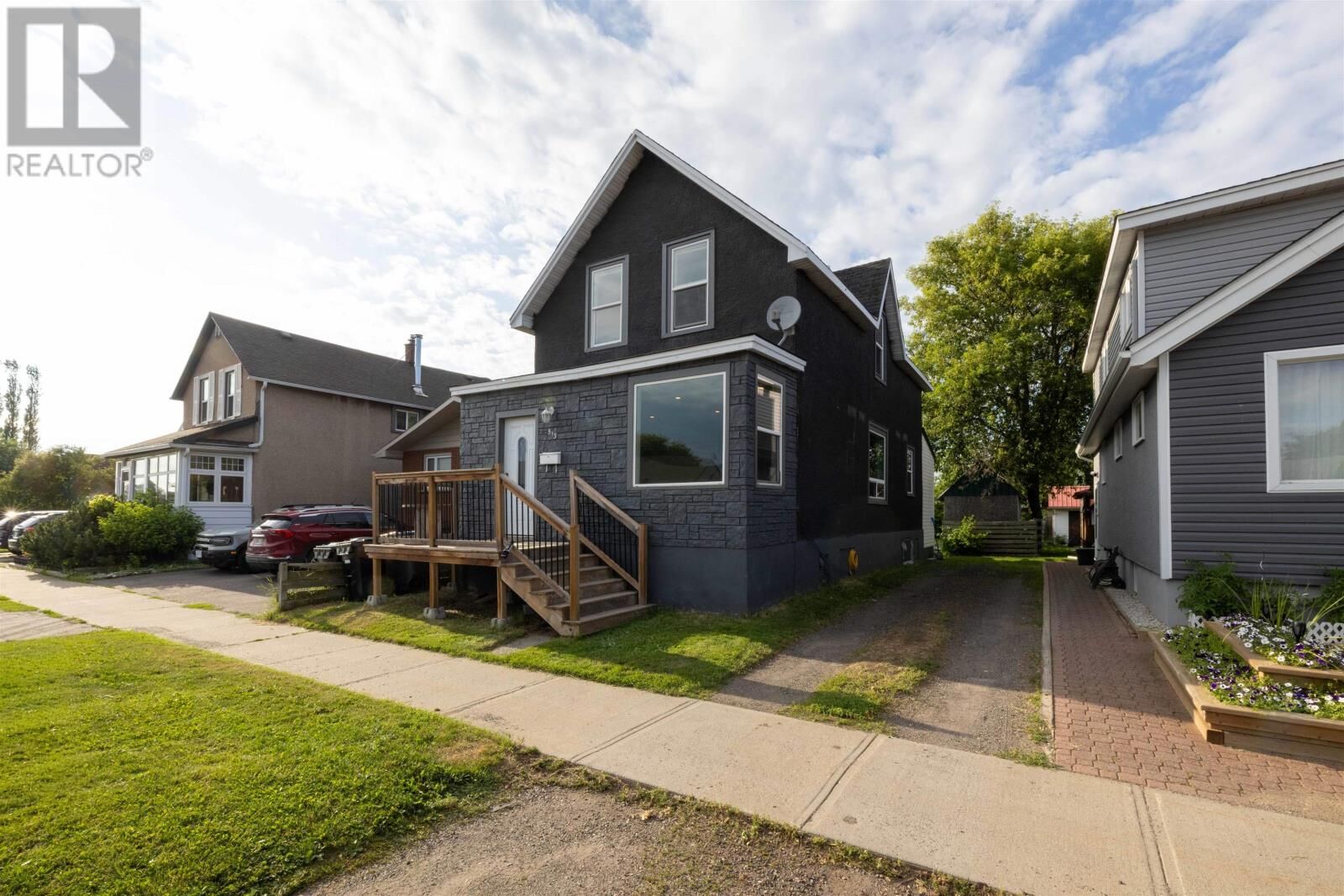 Property Photo:  513 Christina St E  ON P7E 4P4 