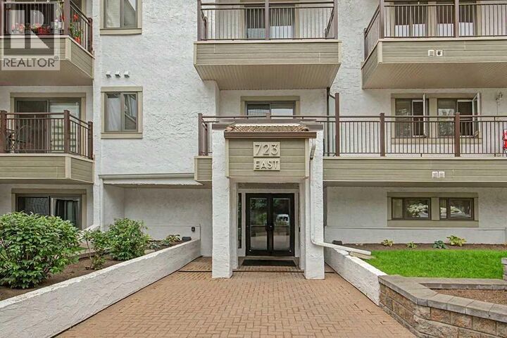 Property Photo:  723 57 Avenue Southwest  AB T2V 4Z3 