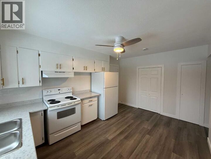 Property Photo:  5416 46 Street  AB T9V 0E4 