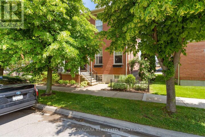 Property Photo:  96 Garrison Village Drive  ON L0S 1J0 