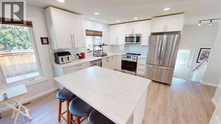 Property Photo:  301 4 Avenue  AB T0J 0B0 
