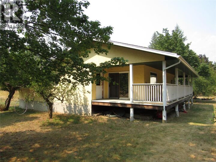 Property Photo: 566 Rosedale Road BC V1N 4L2