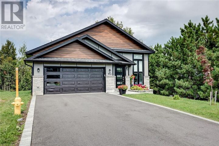 Property Photo:  854 Woodbine Avenue  ON P3A 0E1 
