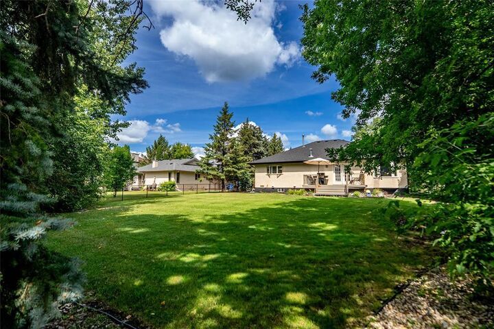 Property Photo: 103 Glenmoor Place MB R2E 0G8