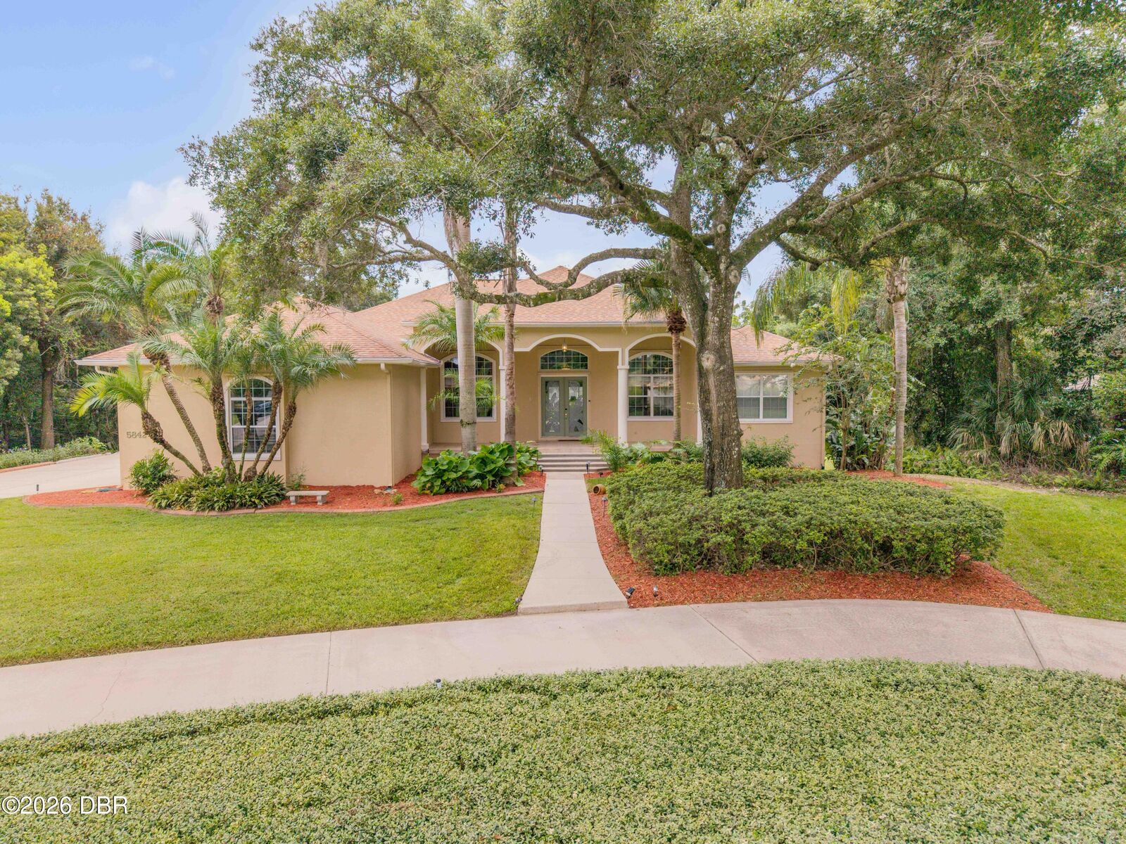 Property Photo: 5842 Spruce Creek Woods Drive FL 32127