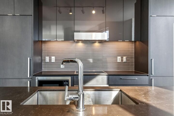 Property Photo: 10360 102 Street NW 3108 AB T5J 0K6