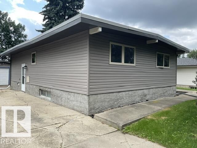 Property Photo: 27 Gatewood Avenue AB T8N 1A2