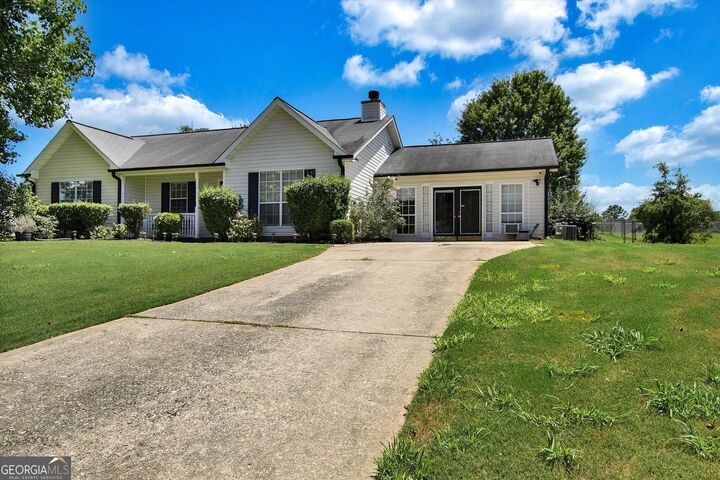 Property Photo:  140 Greenleaf Drive  GA 30228 
