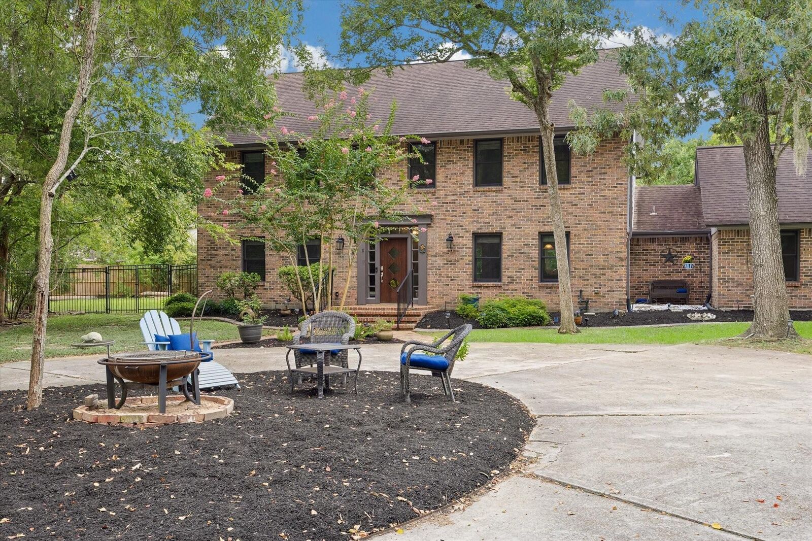Property Photo:  906 Quaker Bend Drive  TX 77546 
