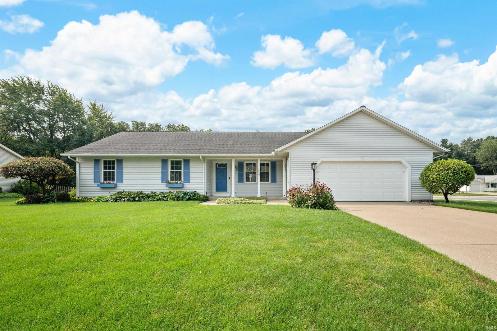 Property Photo: 18980 Cedar Mill Court IN 46637