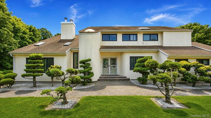 Property Photo:  5 Dohne Court  NY 11740 