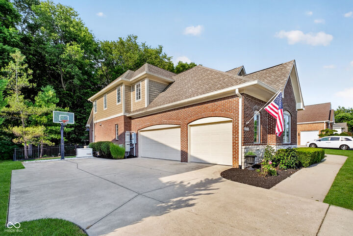 Property Photo: 13712 Fairwood Drive IN 46055