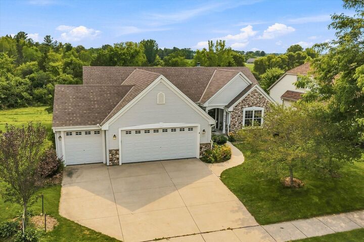 Property Photo:  1709 Tumbleweed Cir  WI 53095 