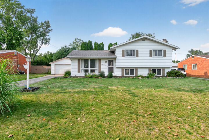 Property Photo: 1286 W Southfield Drive MI 49203