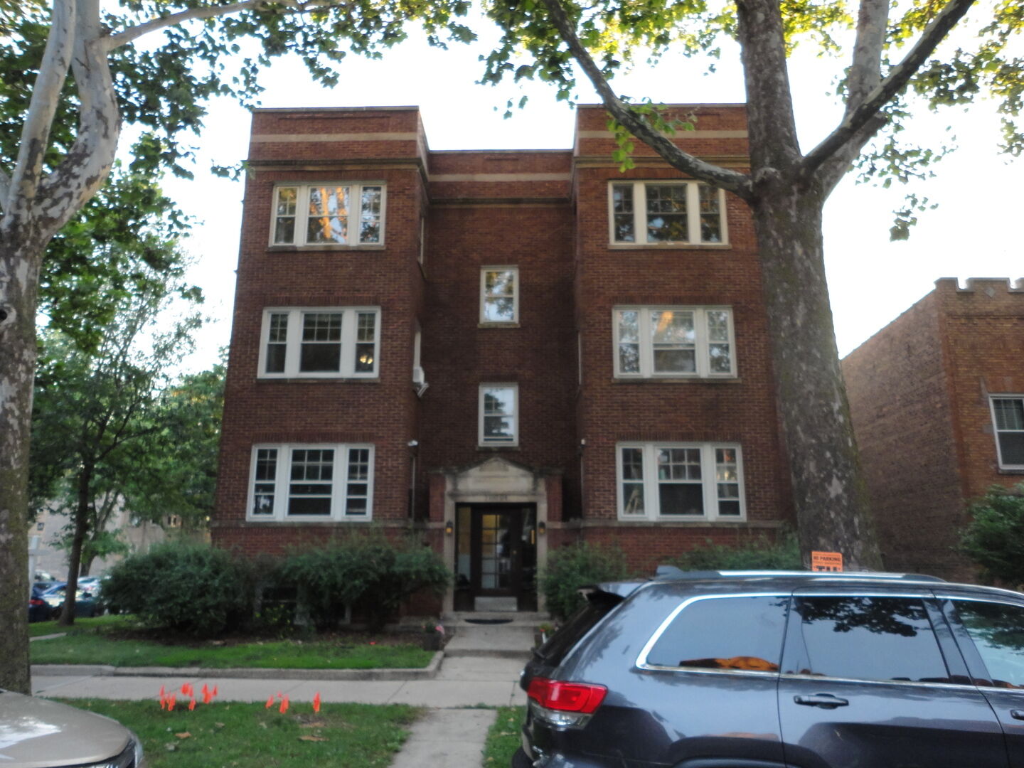 Property Photo:  5700 N Artesian Avenue 1S  IL 60659 