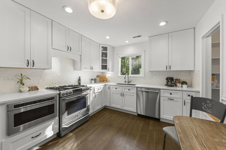 Property Photo: 304 S Loomis Street IL 60540