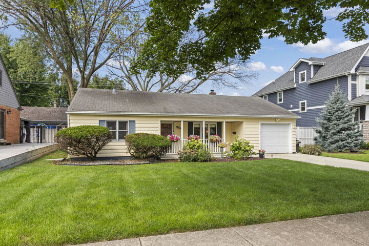 Property Photo: 906 S Ashland Avenue IL 60525