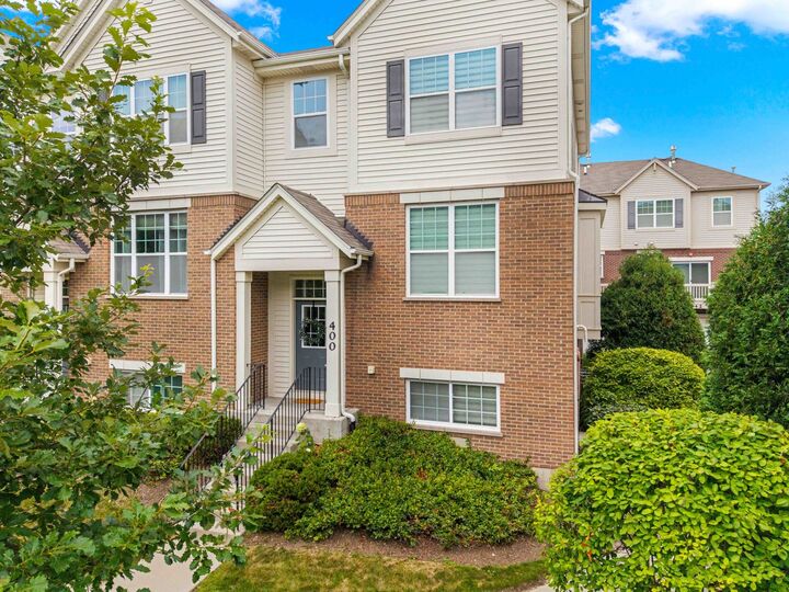 Property Photo: 400 Concord Court IL 60053