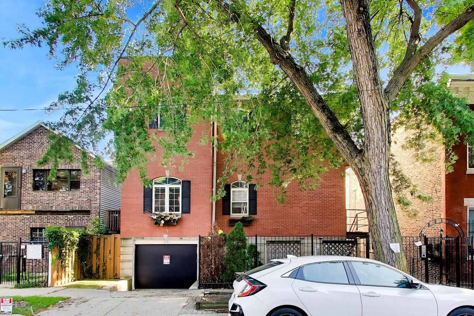 Property Photo: 1733 W Crystal Street B IL 60622