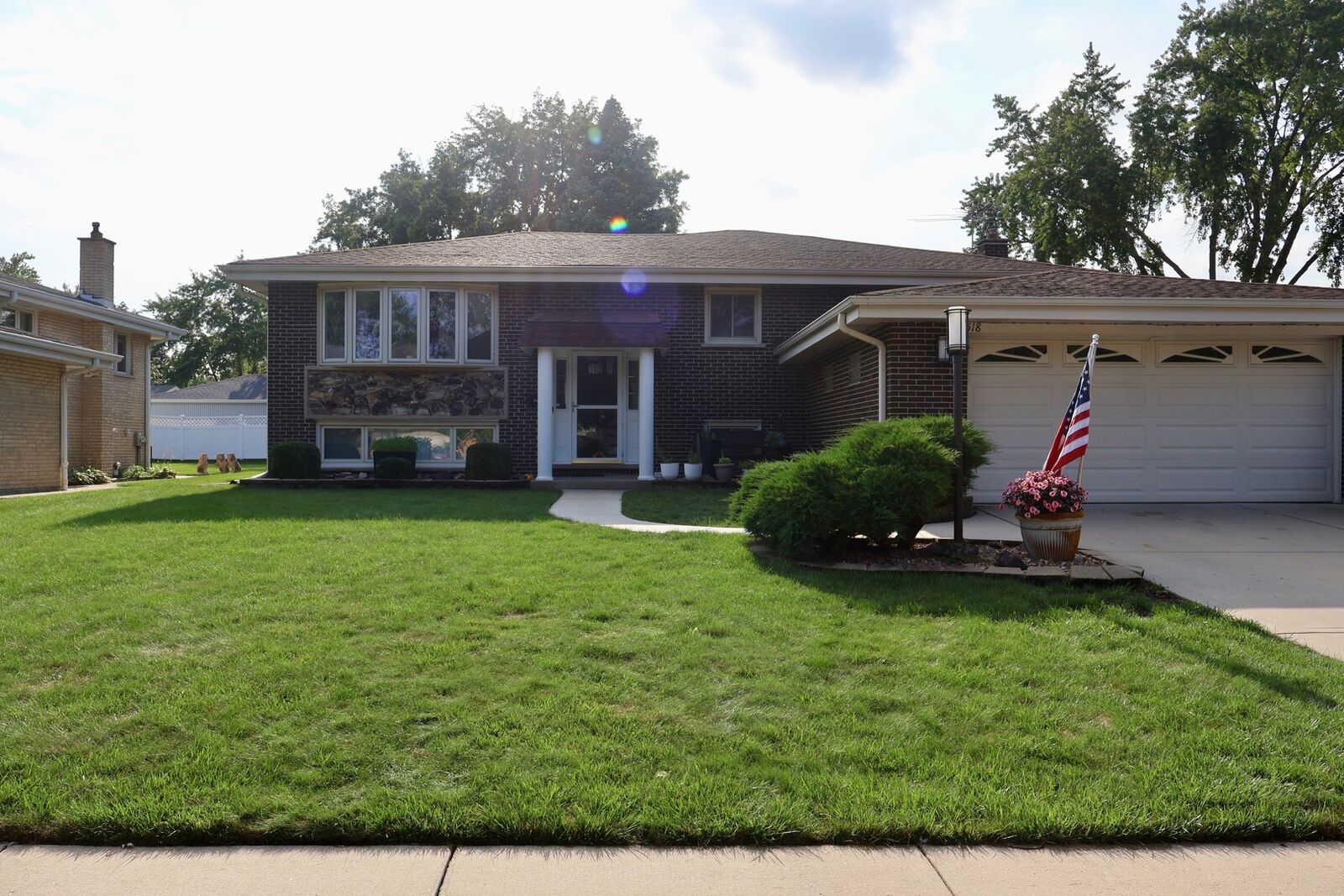 Property Photo:  518 N Plamondon Drive  IL 60101 